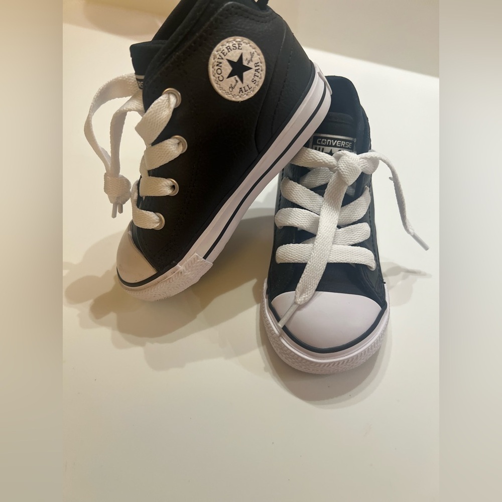 CONVERSE ALL STAR KIDS STREET MID TOP LEATHER  SNEAKERS TODDLER SIZE 7.